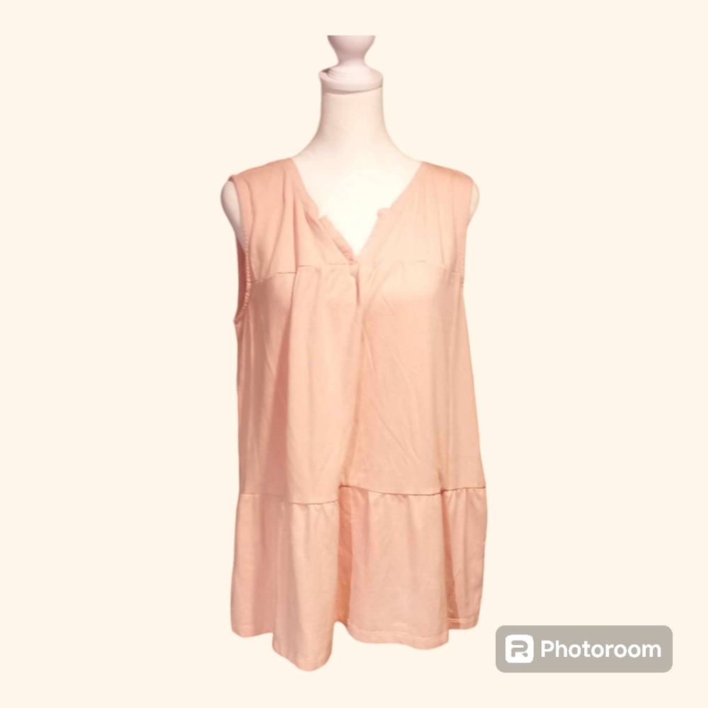Large peach tiered tank